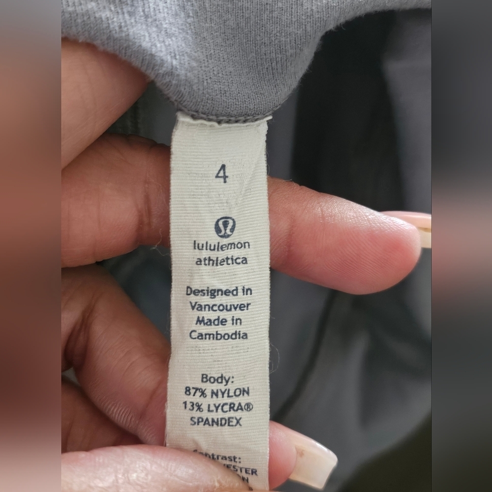 lululemon athletica Gray Activewear Tag Detail - Picture 7 of 7